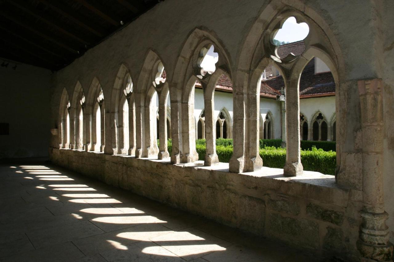 Peanut Medieval Lodge 圣乌塞恩 外观 照片