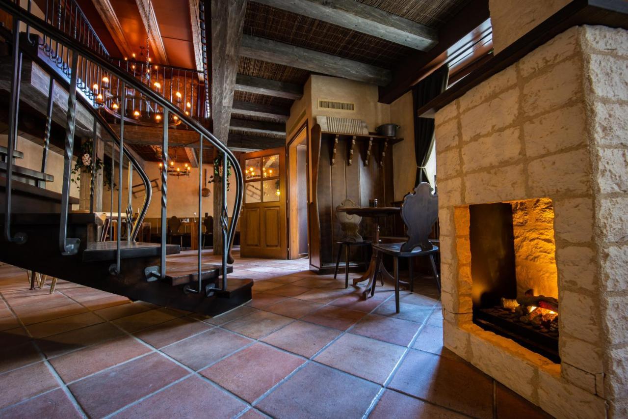 Peanut Medieval Lodge 圣乌塞恩 外观 照片