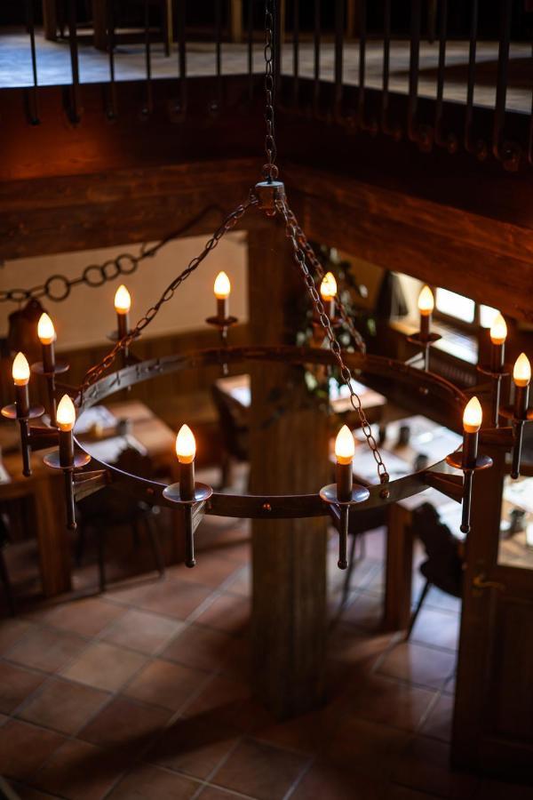 Peanut Medieval Lodge 圣乌塞恩 外观 照片
