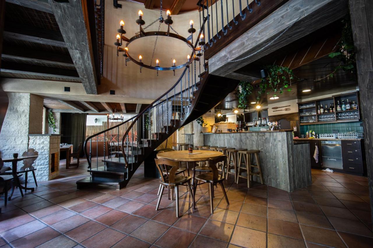 Peanut Medieval Lodge 圣乌塞恩 外观 照片
