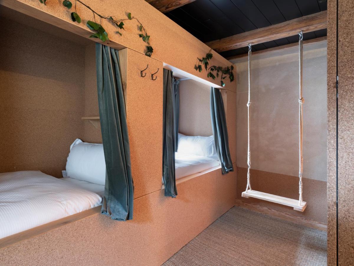 Peanut Medieval Lodge 圣乌塞恩 外观 照片