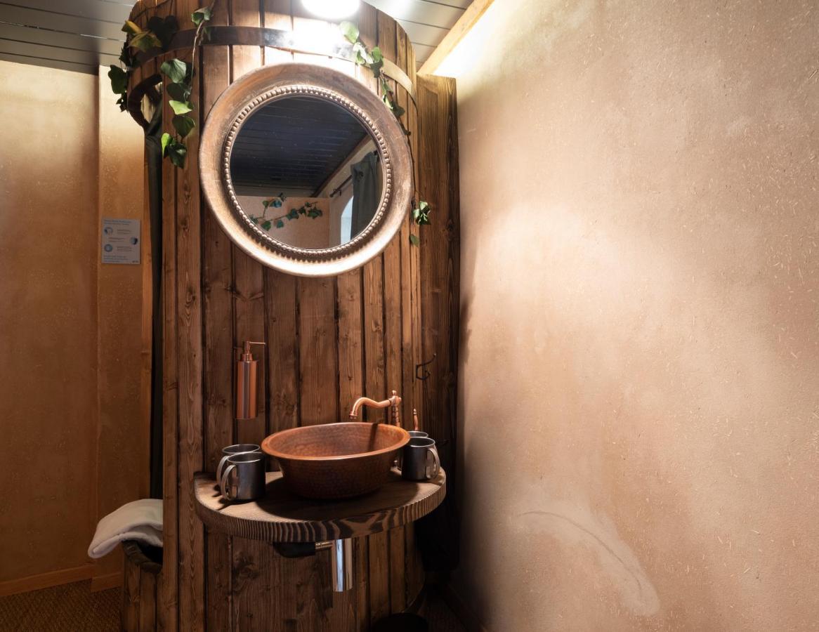 Peanut Medieval Lodge 圣乌塞恩 外观 照片